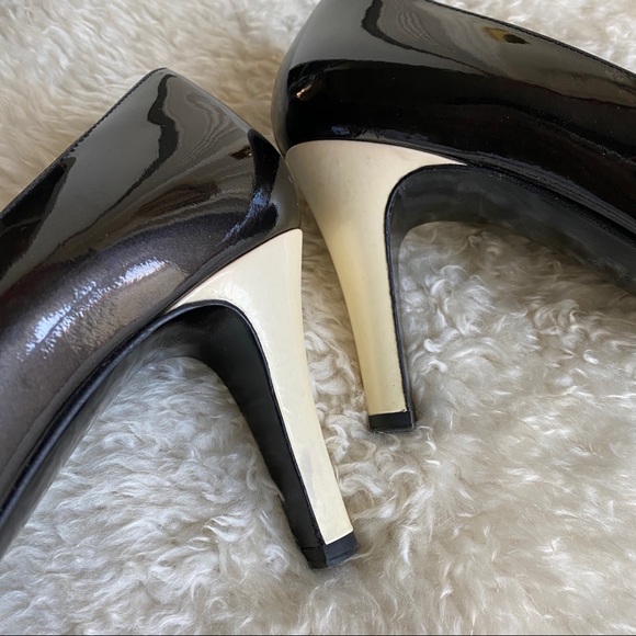 CHANEL CC Black and White Cap-Toe Pumps - Picture 7 of 8